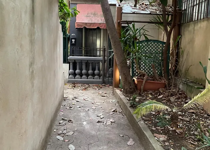 Cosy Flat 250m From Nice