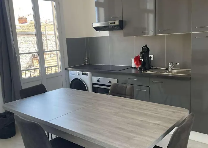 Cosy Flat 250m From Apartmán Nice